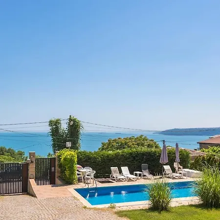 Spacious Family Apartament Varna